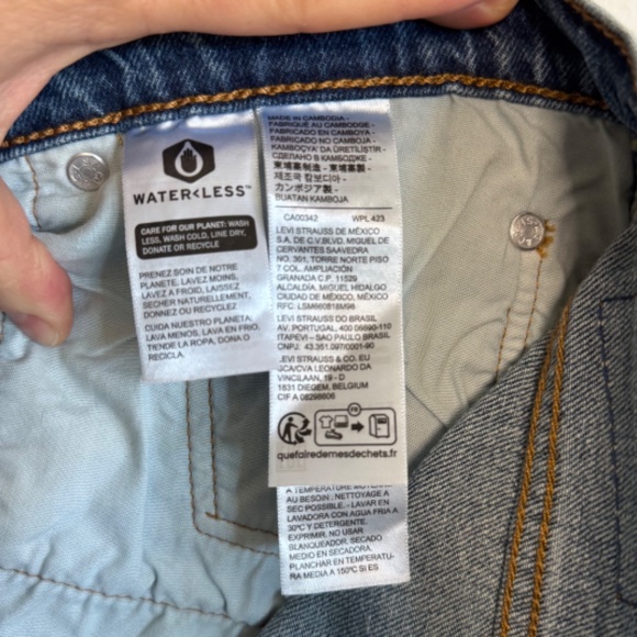 NWT! Levi's 501 Original Cropped Jeans - Button Fly, Medium Wash | Size 30 x 26 - Picture 6 of 8